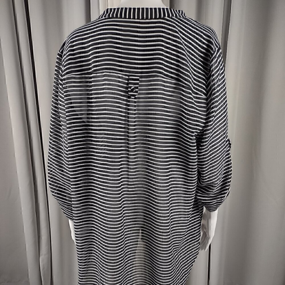 Torrid Black & White Striped Semi-Sheer 3/4 sleeve V-neck Tunic Top Sz 2 = US 18 - Picture 4 of 15